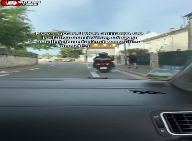 Video :They halt onlookers by posing as police officers and carrying a siren